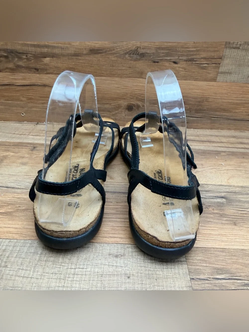 Naot Dorith  size L9 Black Strappy Leather T-Strap Sandals